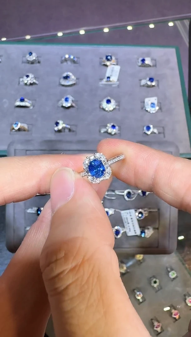戒指蓝宝石18K金镶嵌【闪购】1.0ct/展会同步价/矢车菊