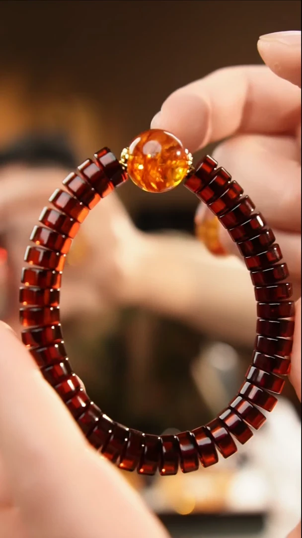 琥珀颈饰未镶嵌10+血珀直切