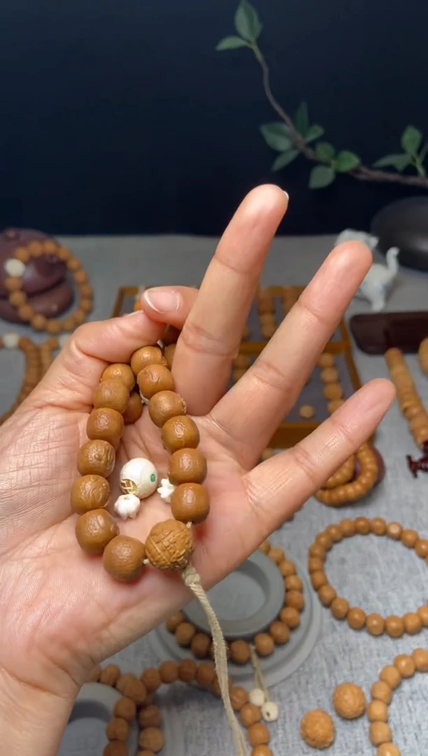 【闪购商品】猴头核桃手串锤纹无相佛10.8/万字佛三通大鹏铃兰