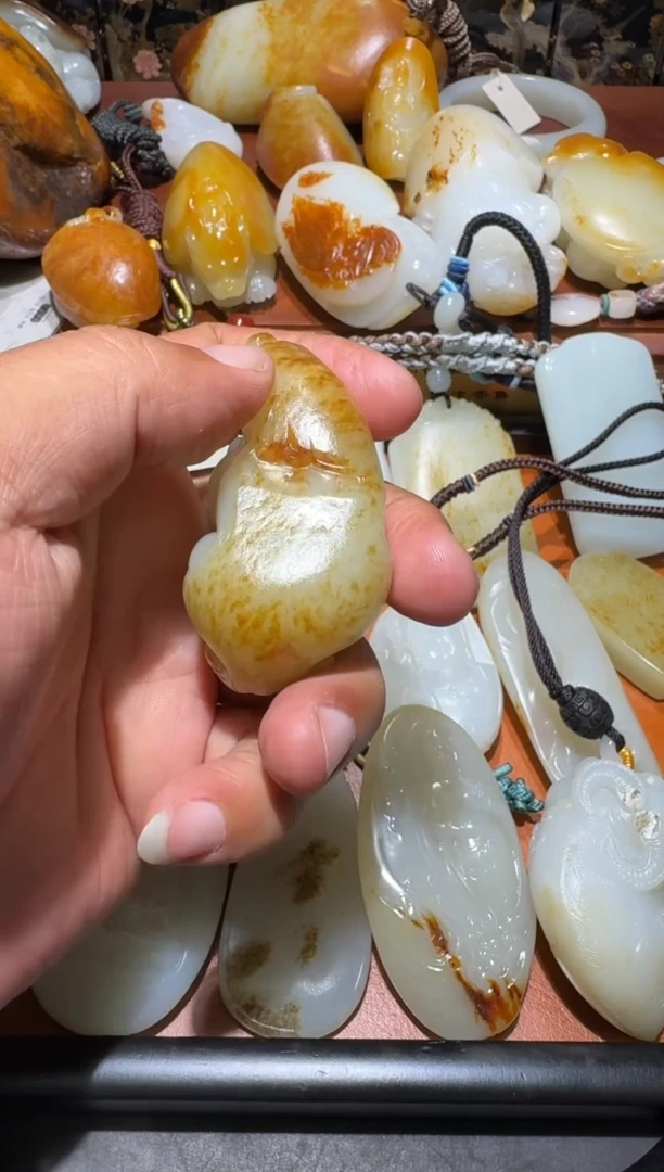 和田玉未镶嵌颈饰貔貅