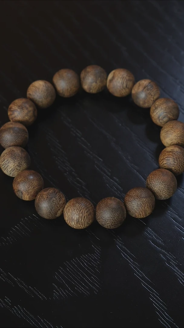 沉香手串i****.海南天然虫漏卡12单圈圆珠