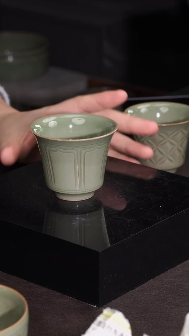 【闪购商品】其他双层莲瓣纹饰小足杯