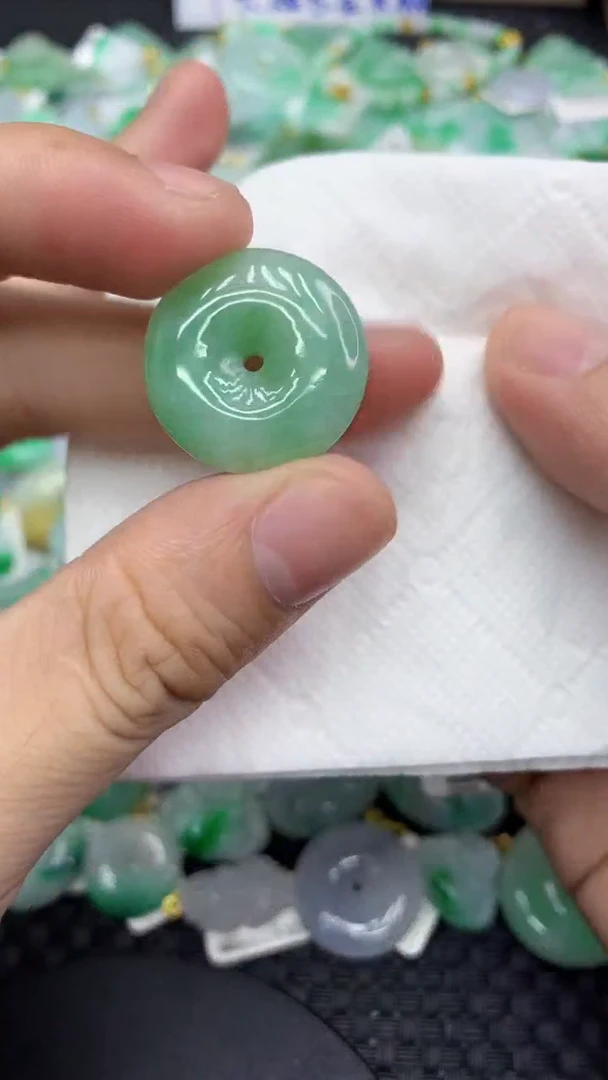 翡翠未镶嵌颈饰111111111