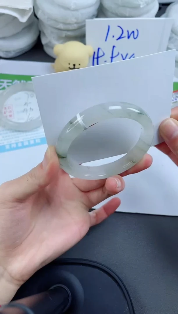 【闪购商品】石英质玉手镯未镶嵌71-55.3