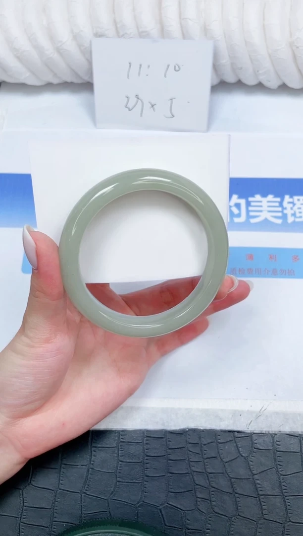 石英质玉手镯未镶嵌8-60