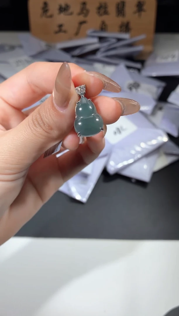吊坠(不含链)未镶嵌翡翠葫芦