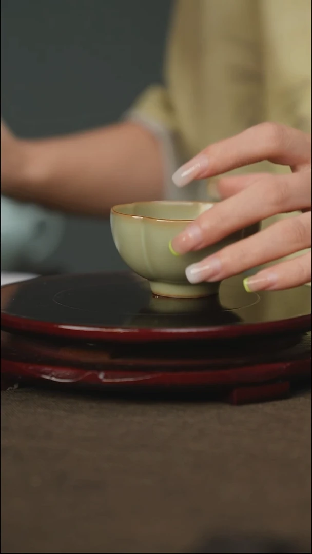 粉青 四喜梅花杯 带底款