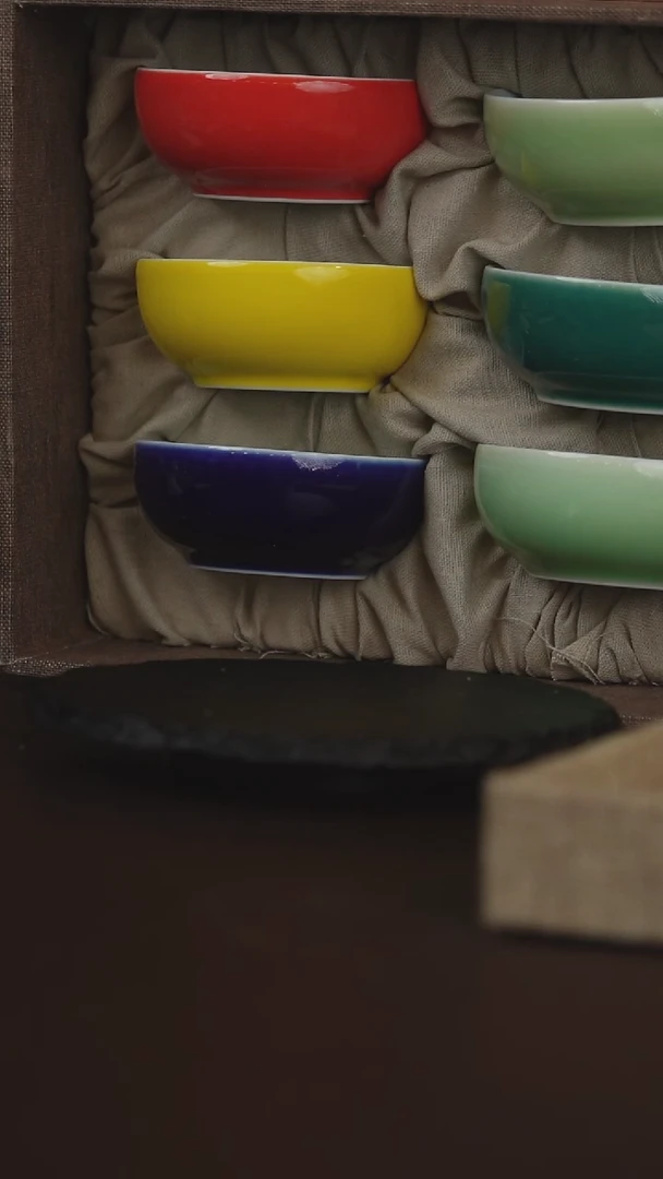 景德镇颜色釉陶瓷杯带礼盒