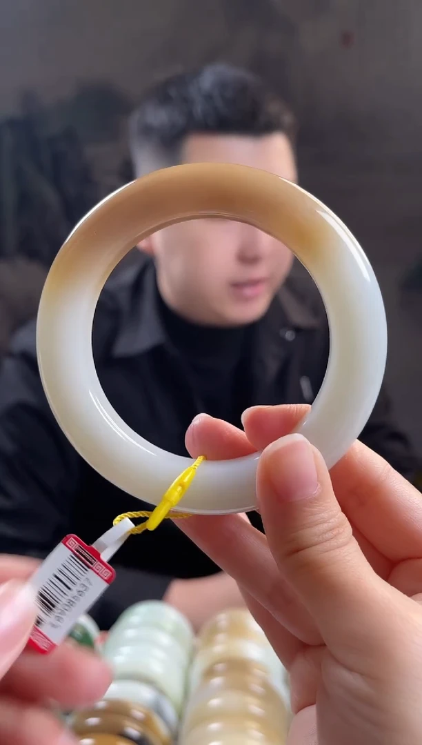 未镶嵌手镯和田玉62+圈口5637