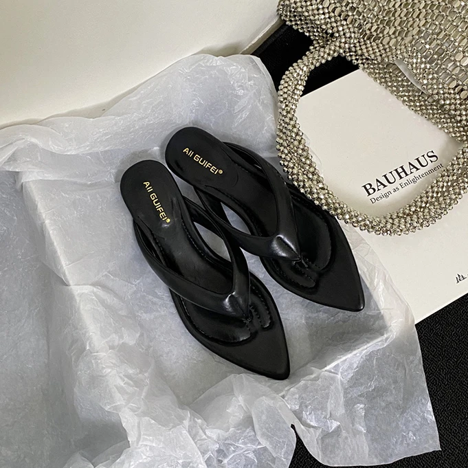 百搭韩版简约尖头坡跟人字拖鞋女2025夏季新款百搭夹趾鞋女