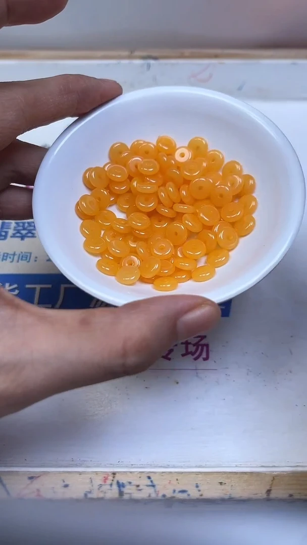 裸石蜜蜡未镶嵌D705 鸡油黄蜜蜡3*8mm30个8.8元