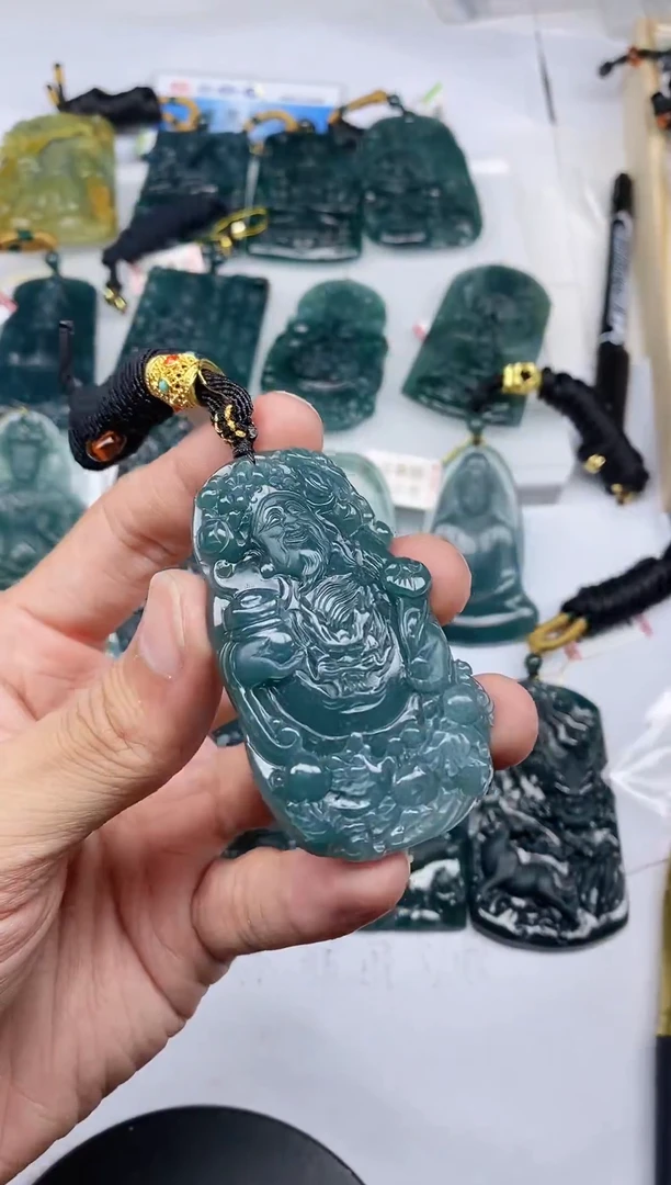 颈饰未镶嵌翡翠