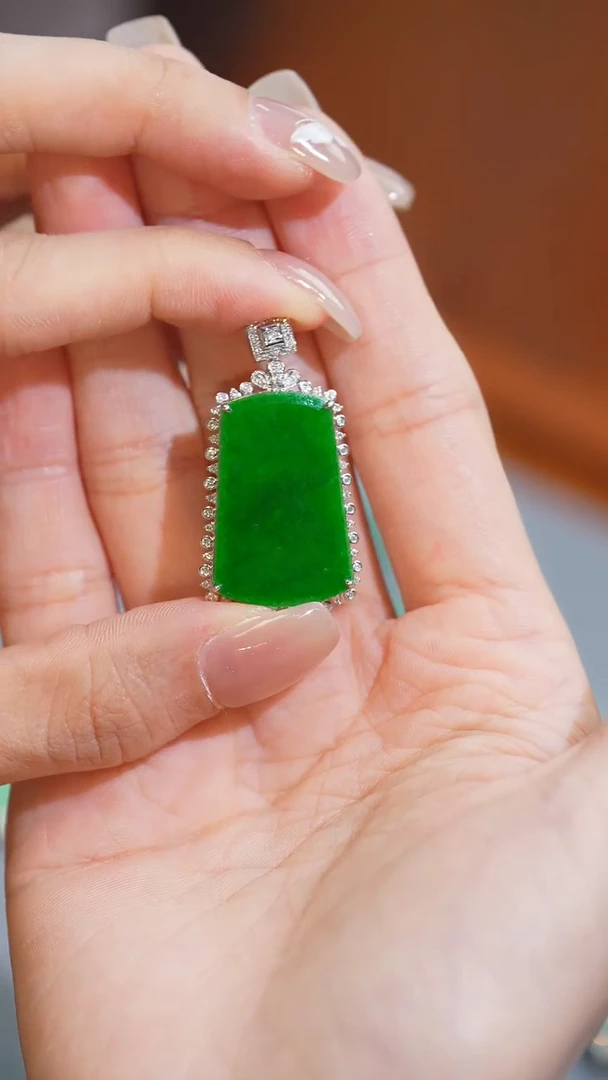 翡翠18K金镶嵌吊坠(不含链)9880+0