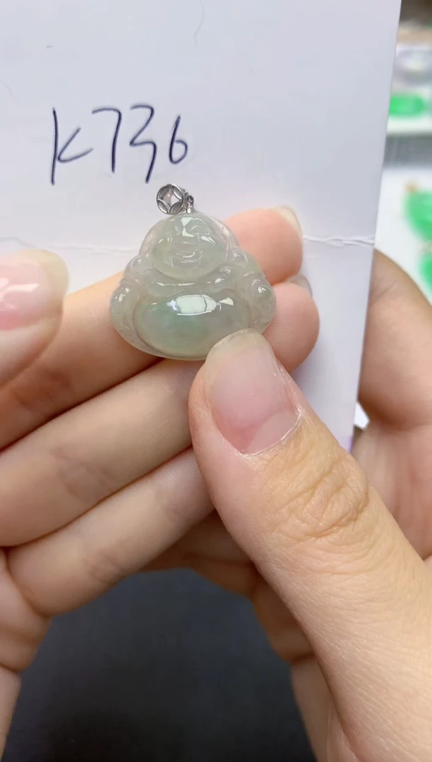 翡翠未镶嵌颈饰多样发其一