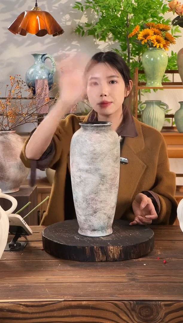 棕红褐色-款萝卜瓶