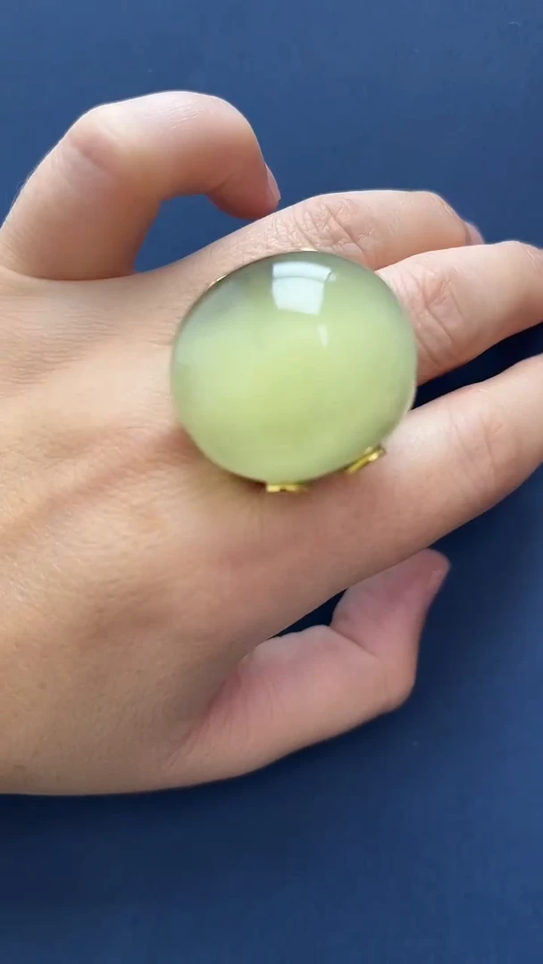 裸石琥珀未镶嵌戒指