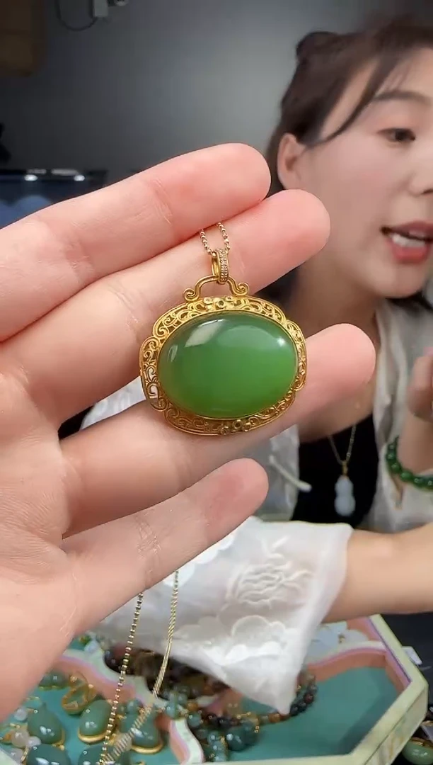 和田玉18K金镶嵌吊坠(不含链)1