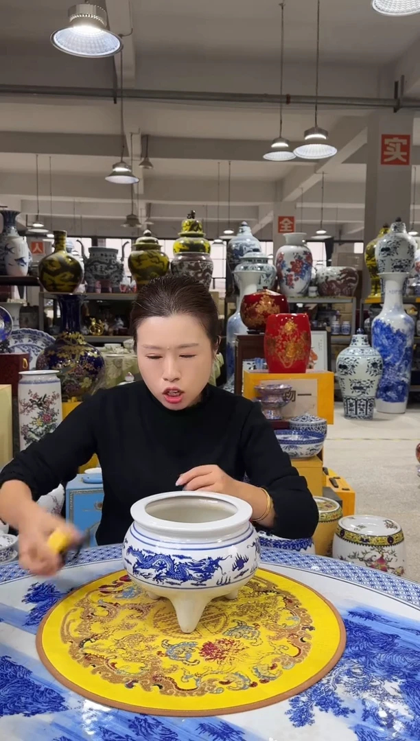 摆件直径17cm，陶瓷香炉