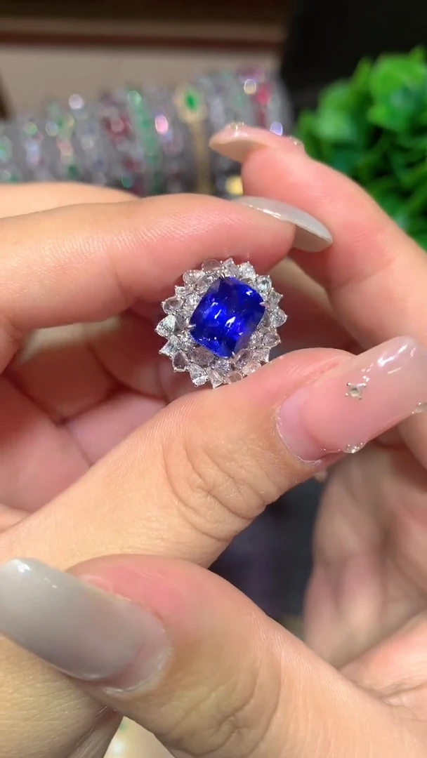 戒指蓝宝石18K金镶嵌4.1ct