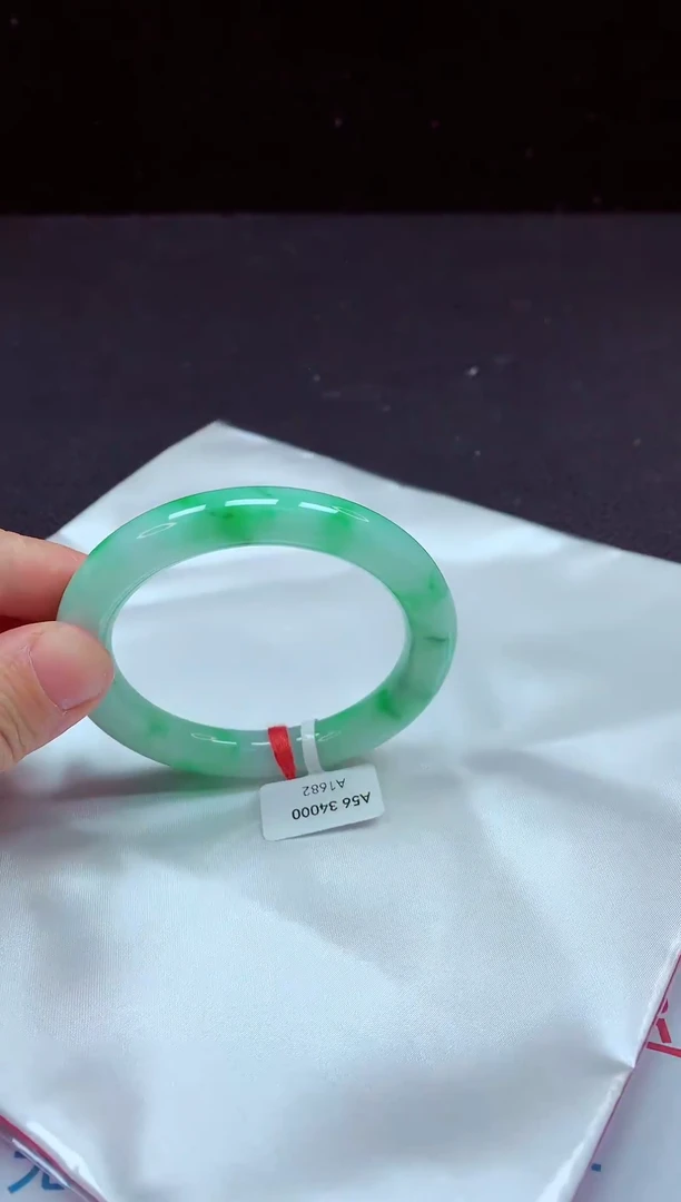 【闪购商品】翡翠手镯未镶嵌镯子56+