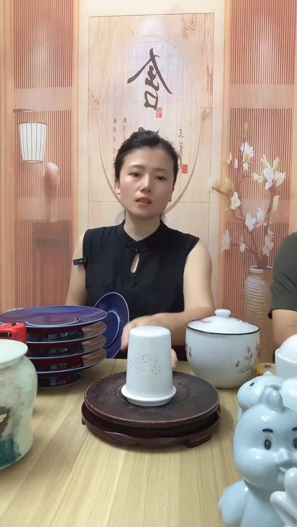 瓷陌**笑白瓷玲珑牙签筒1个
