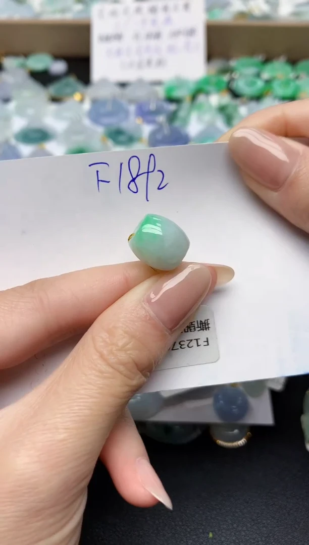 颈饰未镶嵌翡翠天然缅甸A货翡翠百元以上9元证书费自理