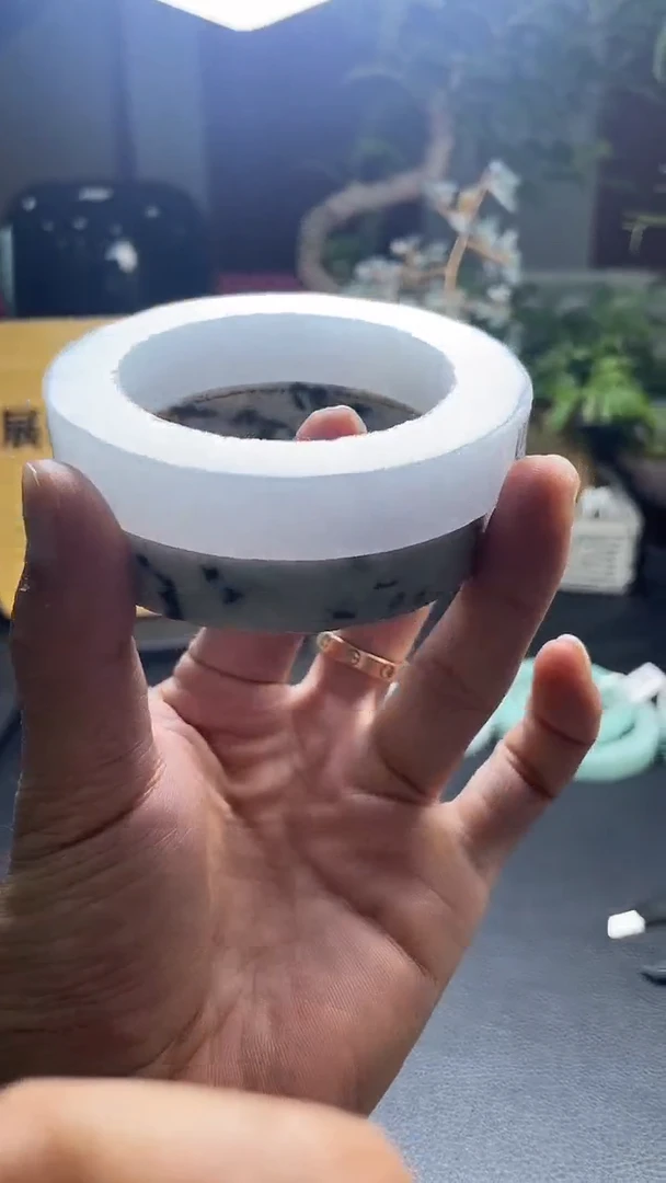 定制翡翠手镯未镶嵌发一件