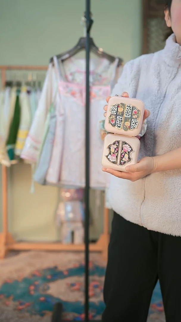 【闪购商品】刺绣苏绣粉色首饰盒1个