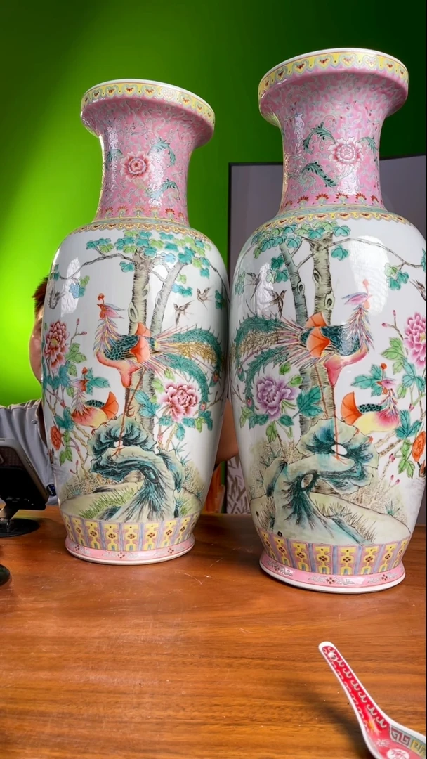杯子涂*粉彩特大花瓶一对