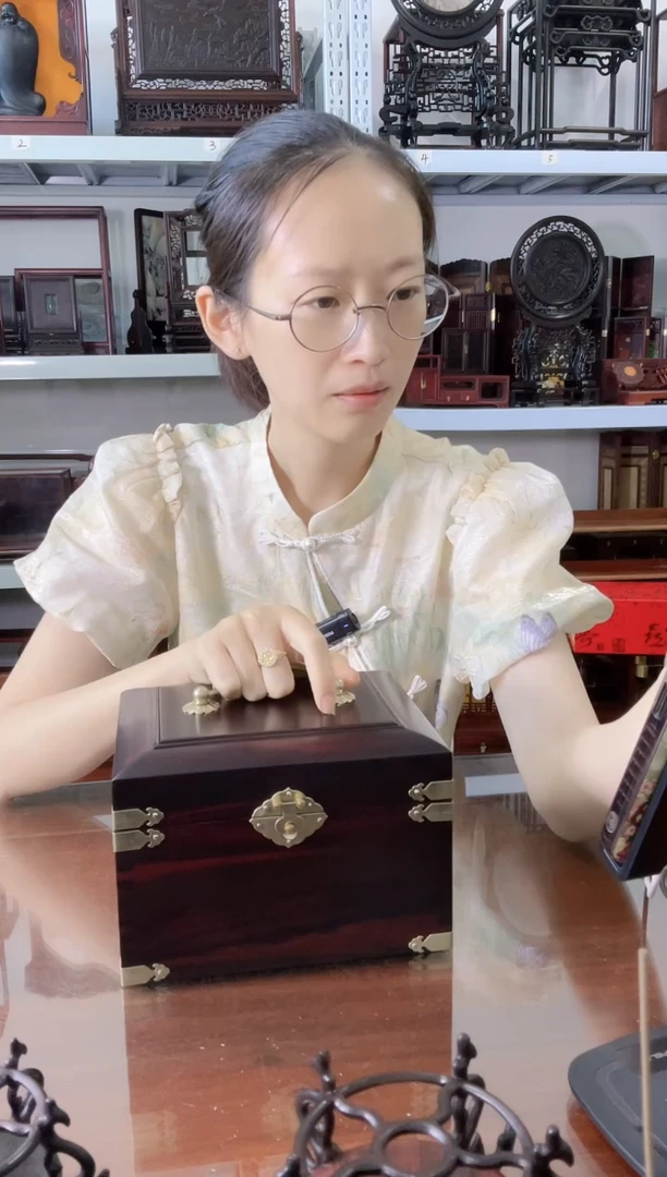 卢氏黑黄檀（大叶紫檀）盒子18*15*12    200