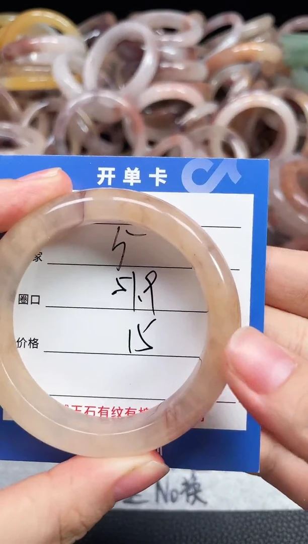 未镶嵌石英质玉手镯5