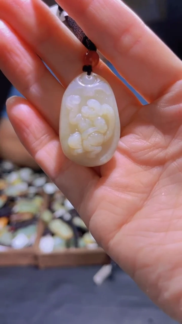 和田玉未镶嵌颈饰·