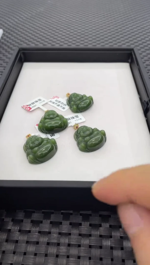 吊坠(不含链)18K金镶嵌和田玉佛公（多样性发一件）D3221