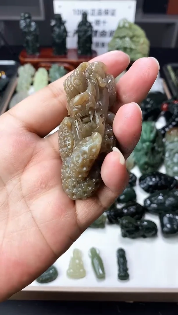 颈饰未镶嵌和田玉1
