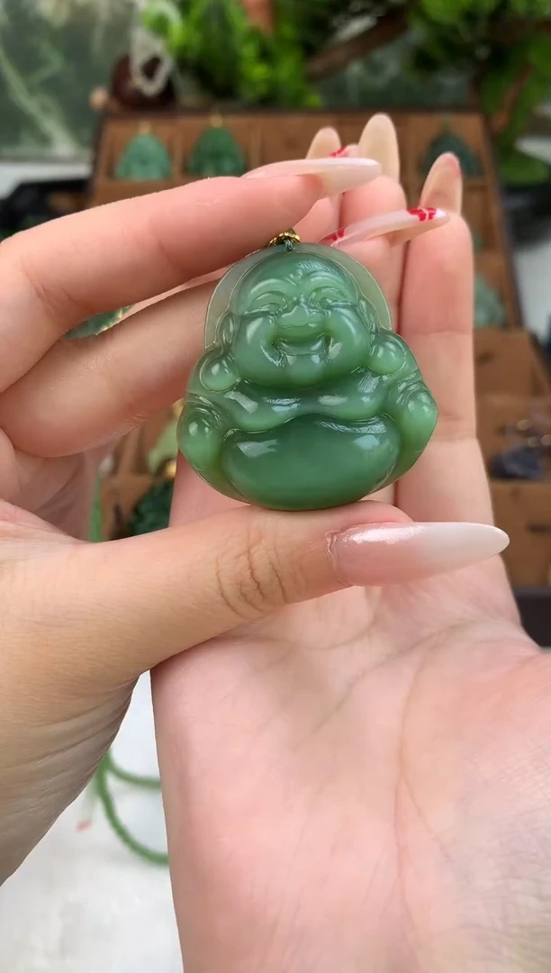 颈饰未镶嵌和田玉吊坠