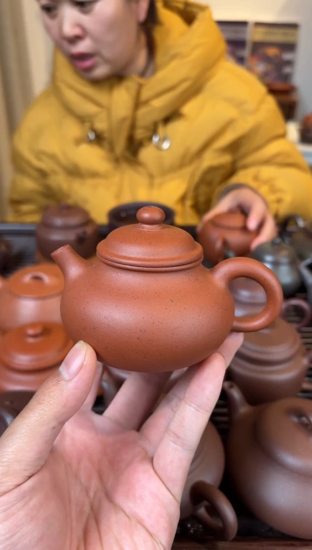 茶壶紫砂黄龙山老红泥容天135cc、半手工