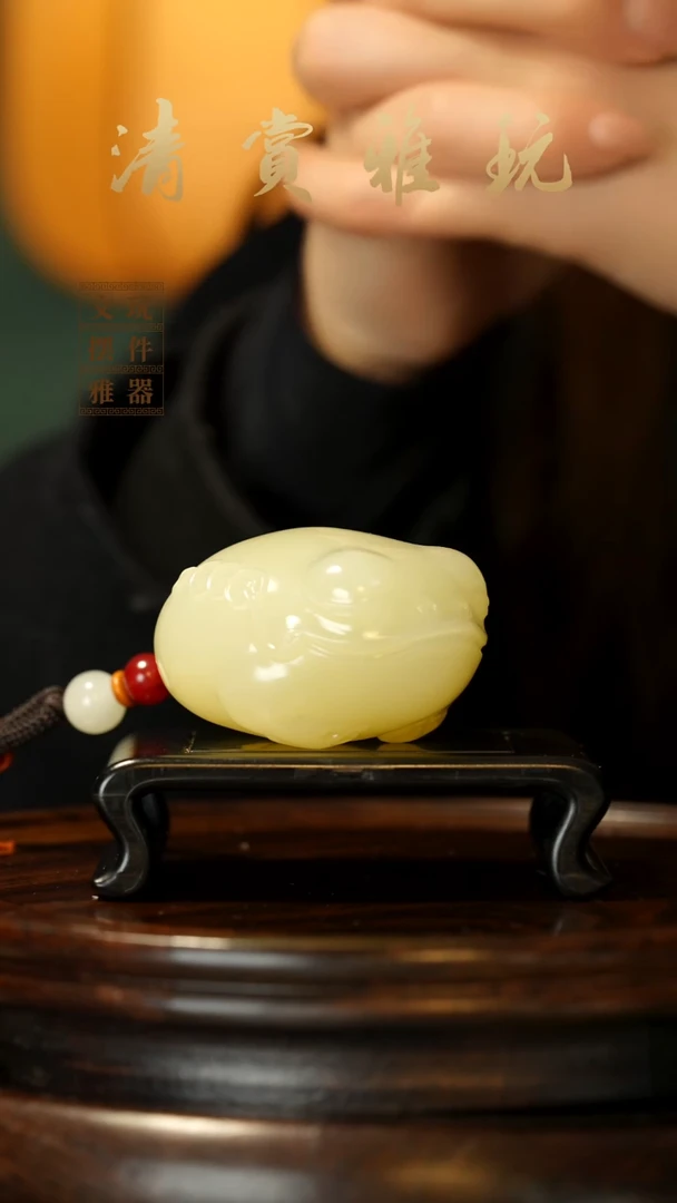 玉《富贵金蟾》手把件摆件