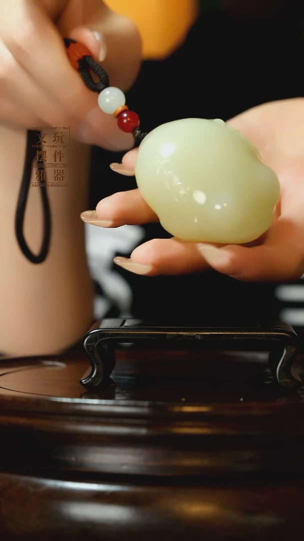 玉《富贵金蟾》手把件摆件