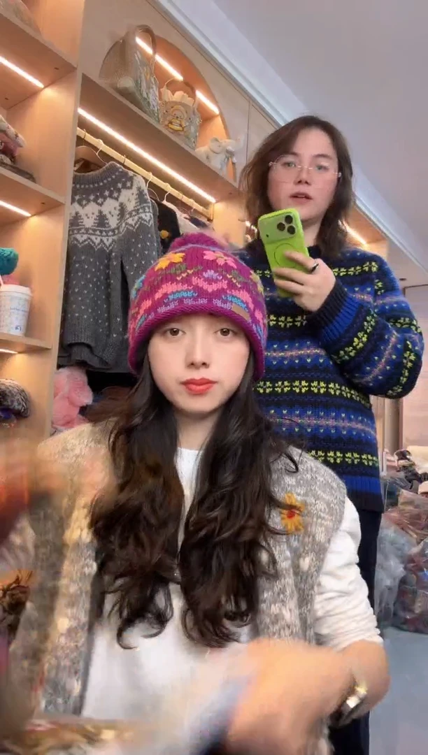 羊毛粉紫色刺绣催下单球帽