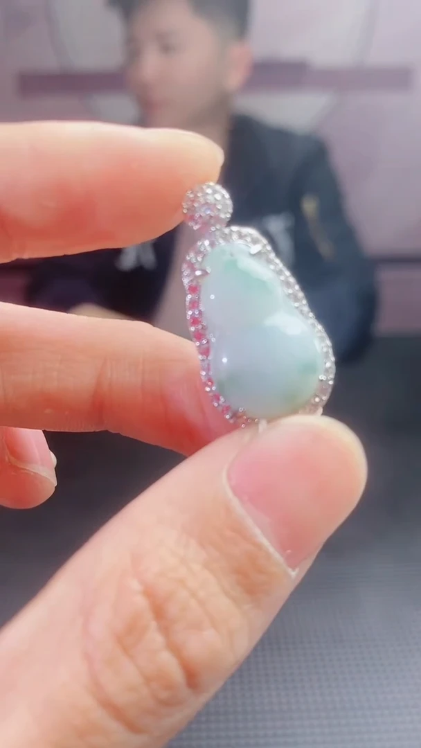 【闪购商品】翡翠颈饰未镶嵌天然A货翡翠一件