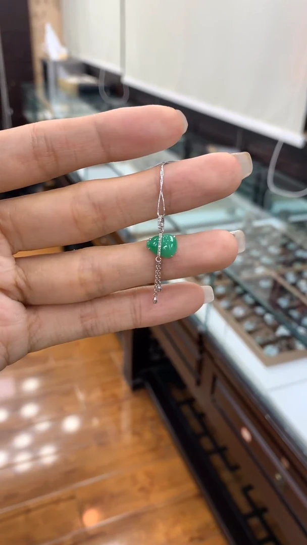 翡翠18K金镶嵌颈饰霖*帅葫芦