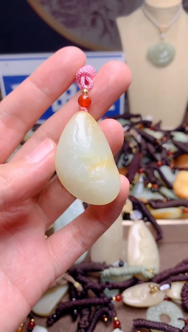 和田玉未镶嵌颈饰1