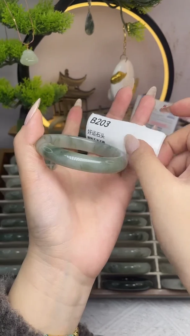 未镶嵌手镯石英质玉B203