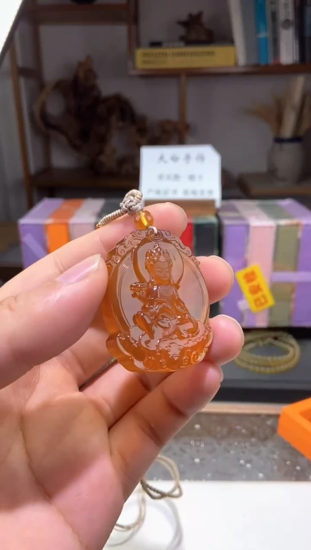 琥珀颈饰未镶嵌金棕珀大势至宝宝佛