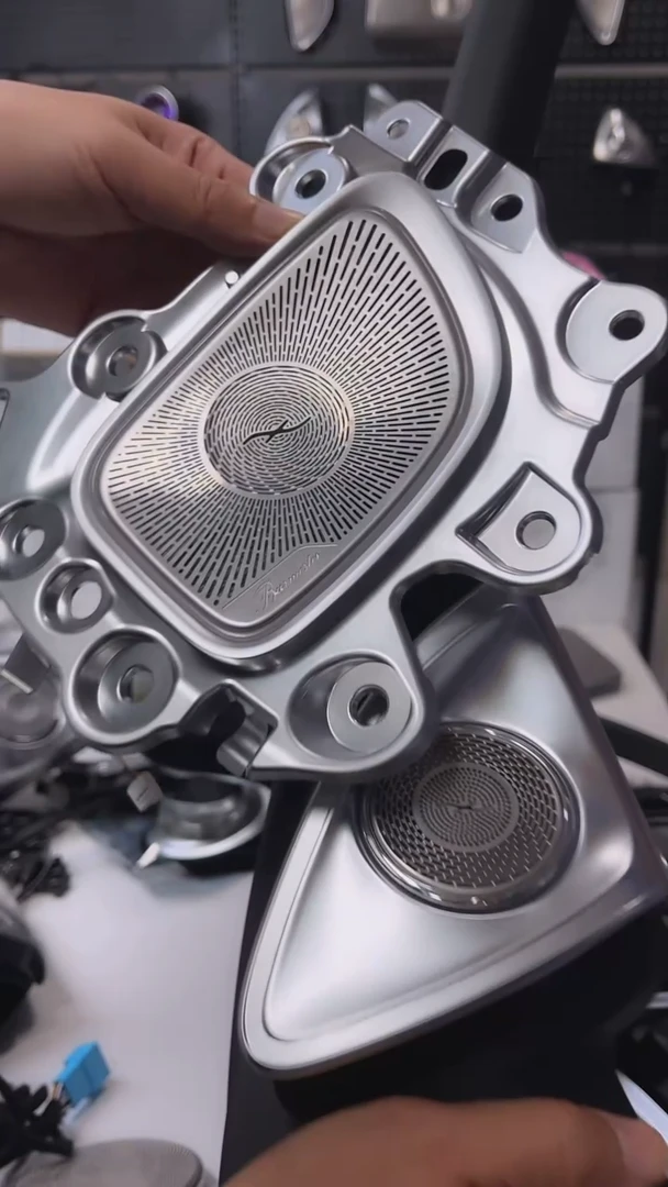 奔驰新款C级旋转高音＋四门发光盖板