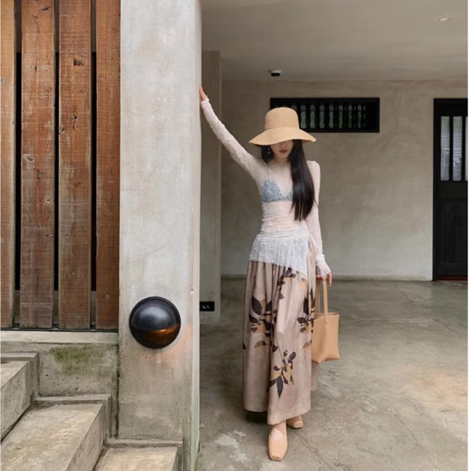 轻盈无感的镂空蕾丝针织打底上衣 QH241025