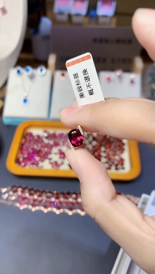 银S925镶嵌吊坠石榴石天然镁铝