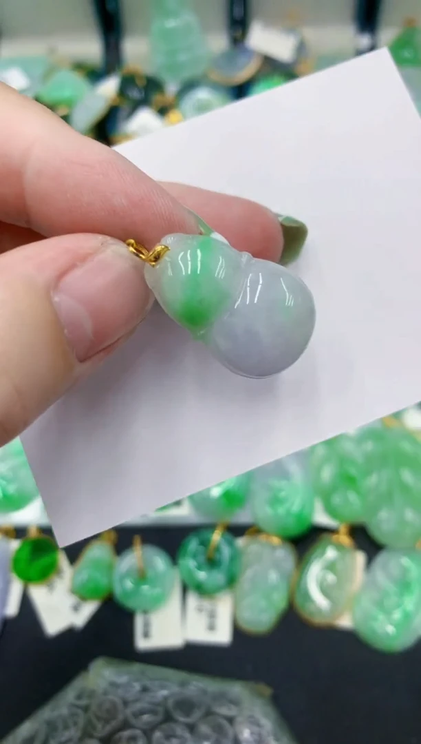 翡翠18K金镶嵌颈饰111111