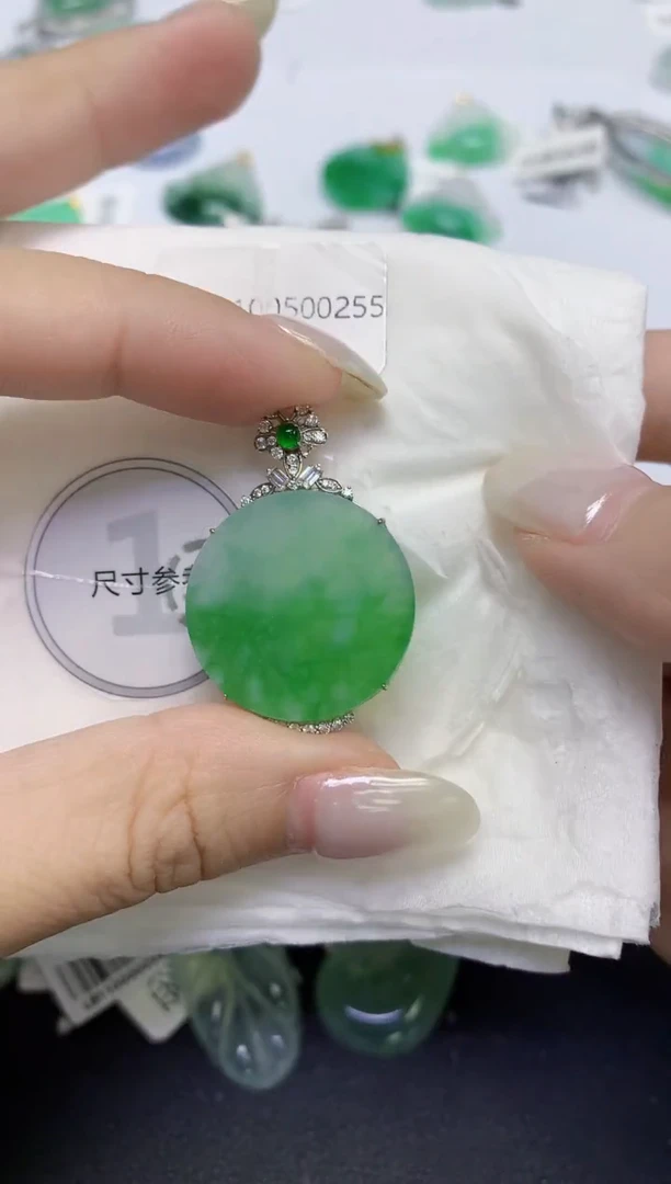 颈饰18K金镶嵌翡翠天然缅甸翡翠A货百元以上9元证书费自理