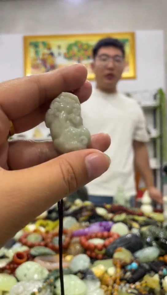 未镶嵌岫玉吊坠
